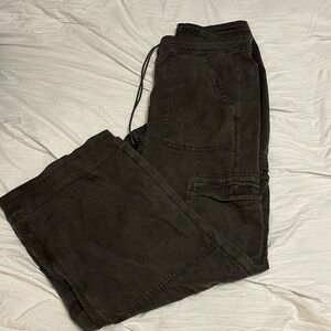 American Eagle Baggy Wide Leg charcoal grey wide leg cargo pants. size 12